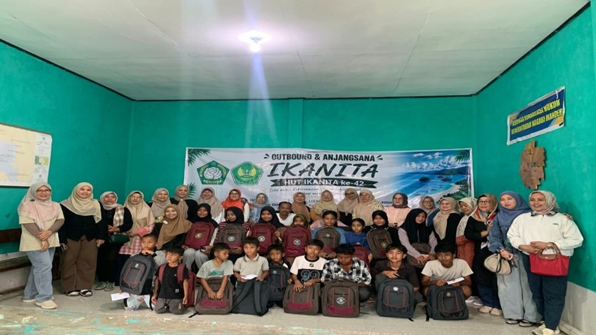IKANITA Universitas Bung Hatta Rayakan HUT ke 42 dengan Bakti Sosial dan Outbound di Kawasan Mandeh