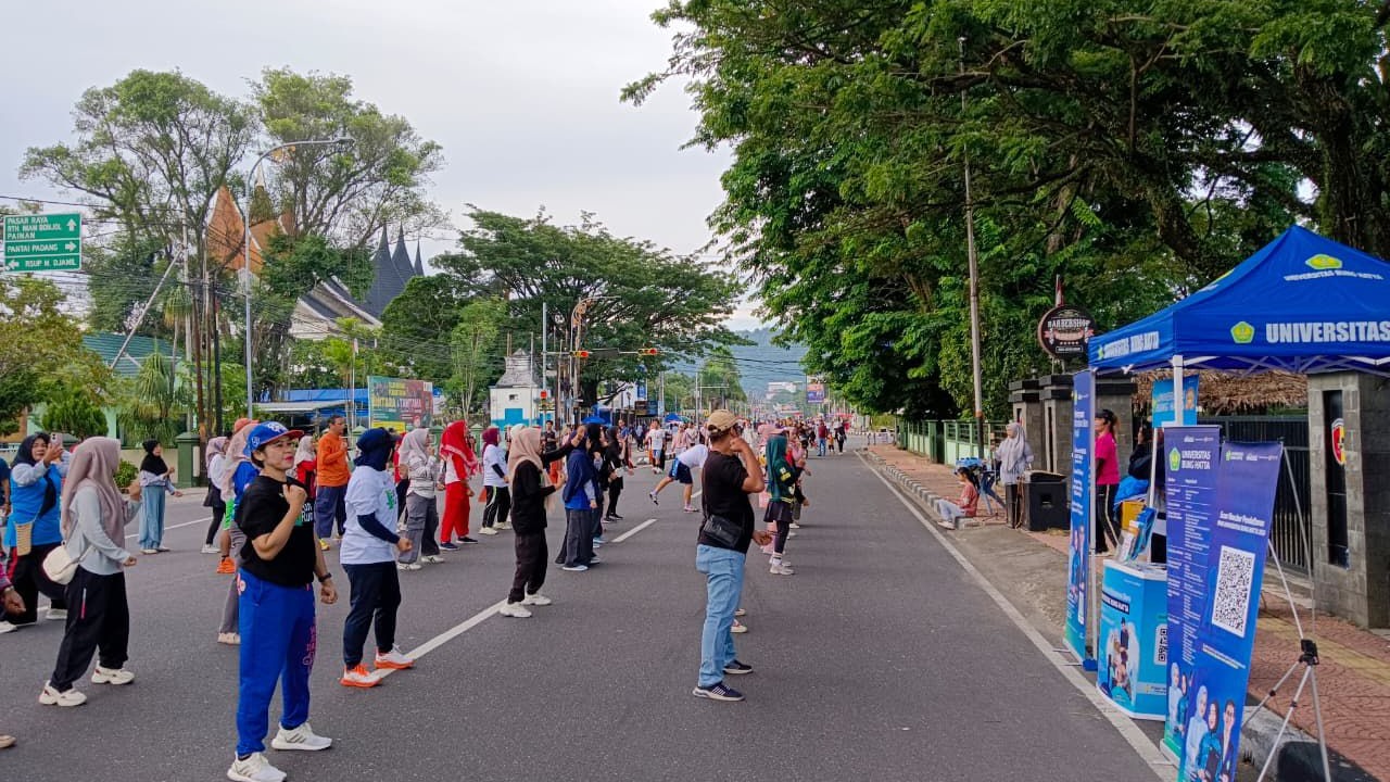 Universitas Bung Hatta Gelar Senam Sehat CFD Bersama Masyarakat Kota Padang