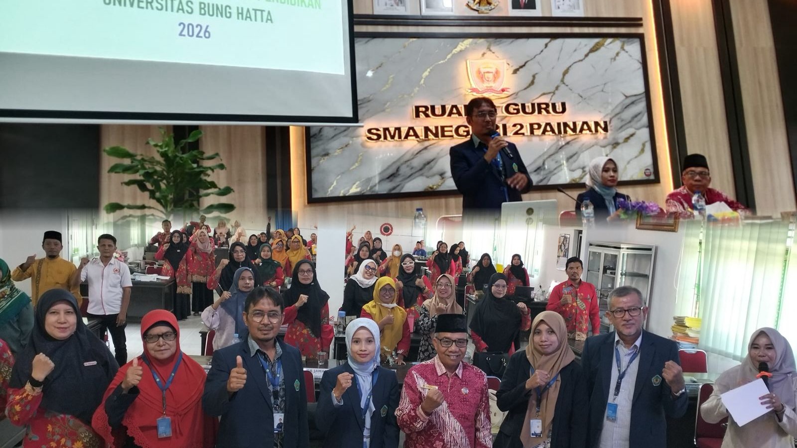 Pendidikan Matematika Universitas Bung Hatta Perkuat Guru SMAN 2 Painan Melalui Transformasi Digital Pendidikan Berbasis AI