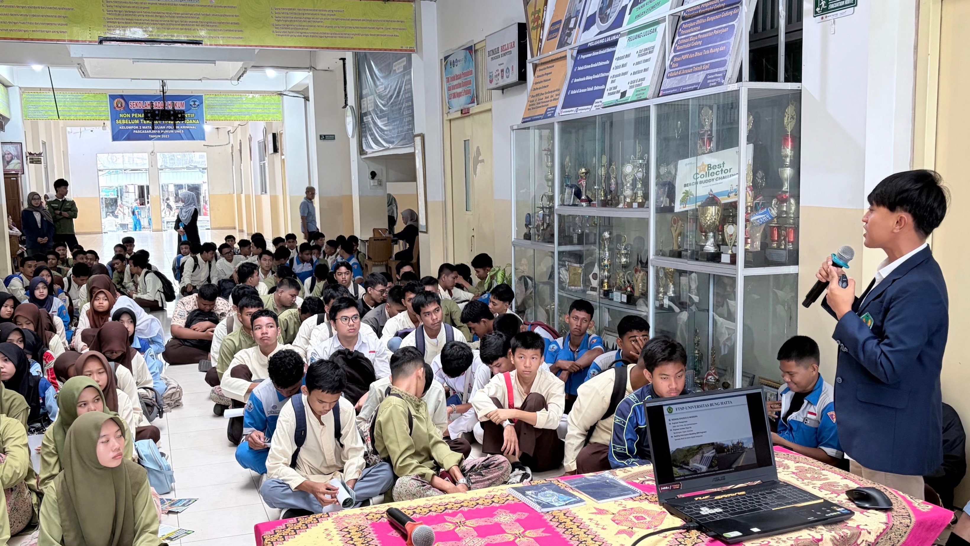 FTSP Universitas Bung Hatta Edukasi dan Motivasi Kuliah di SMK Negeri 5 Padang