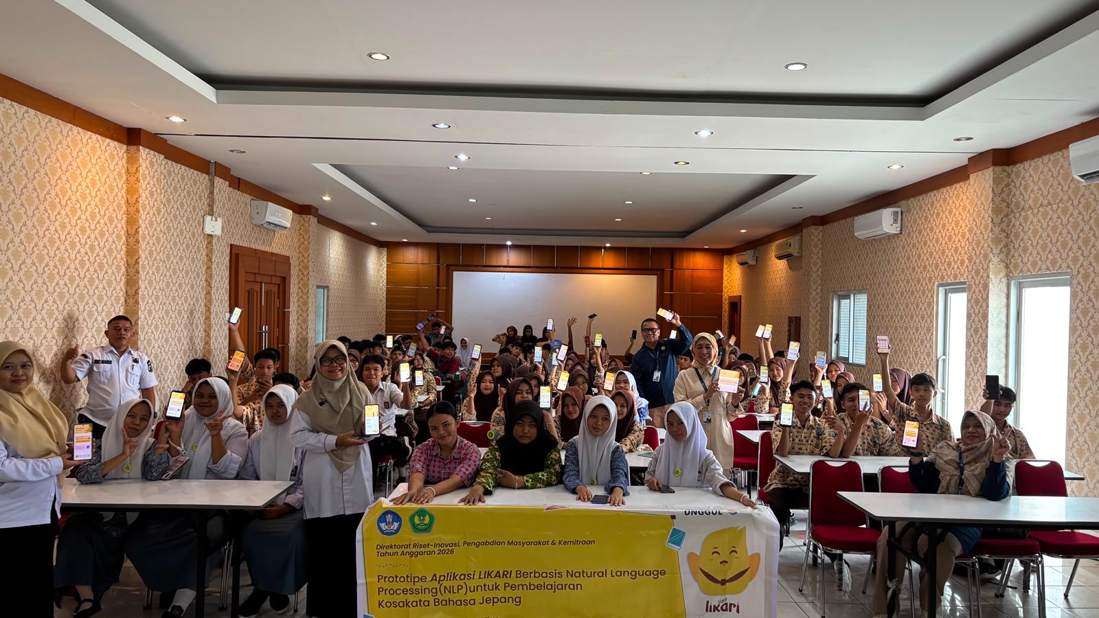 Dosen Sastra Jepang Universitas Bung Hatta Kenalkan Aplikasi Likari di SMKN 6 Padang Untuk Persiapan Test JLPT N5