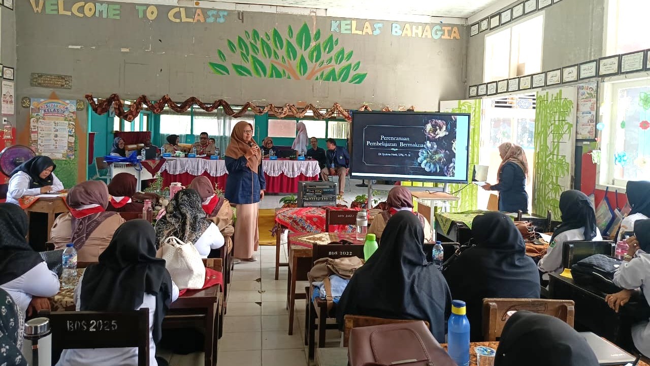 Magister Pendidikan Dasar Universitas Bung Hatta Dampingi Guru KKG Arafah Kubung mplementasikan Understanding by Design