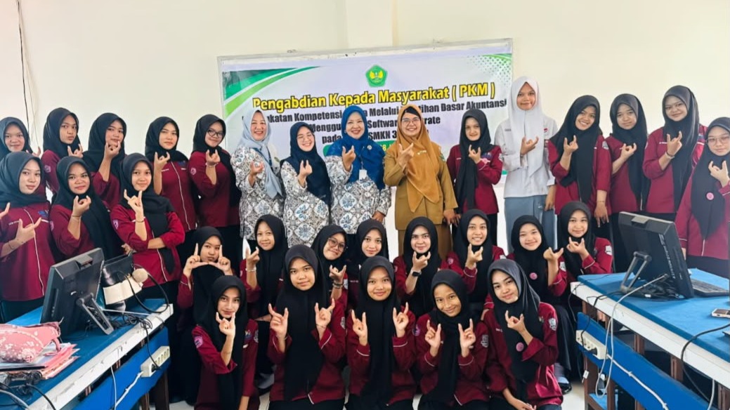Dosen Akuntasi Universitas Bung Hatta Tingkatkan Kompetensi Siswa SMKN 3 Padang Lewat Pelatihan Software Accurate