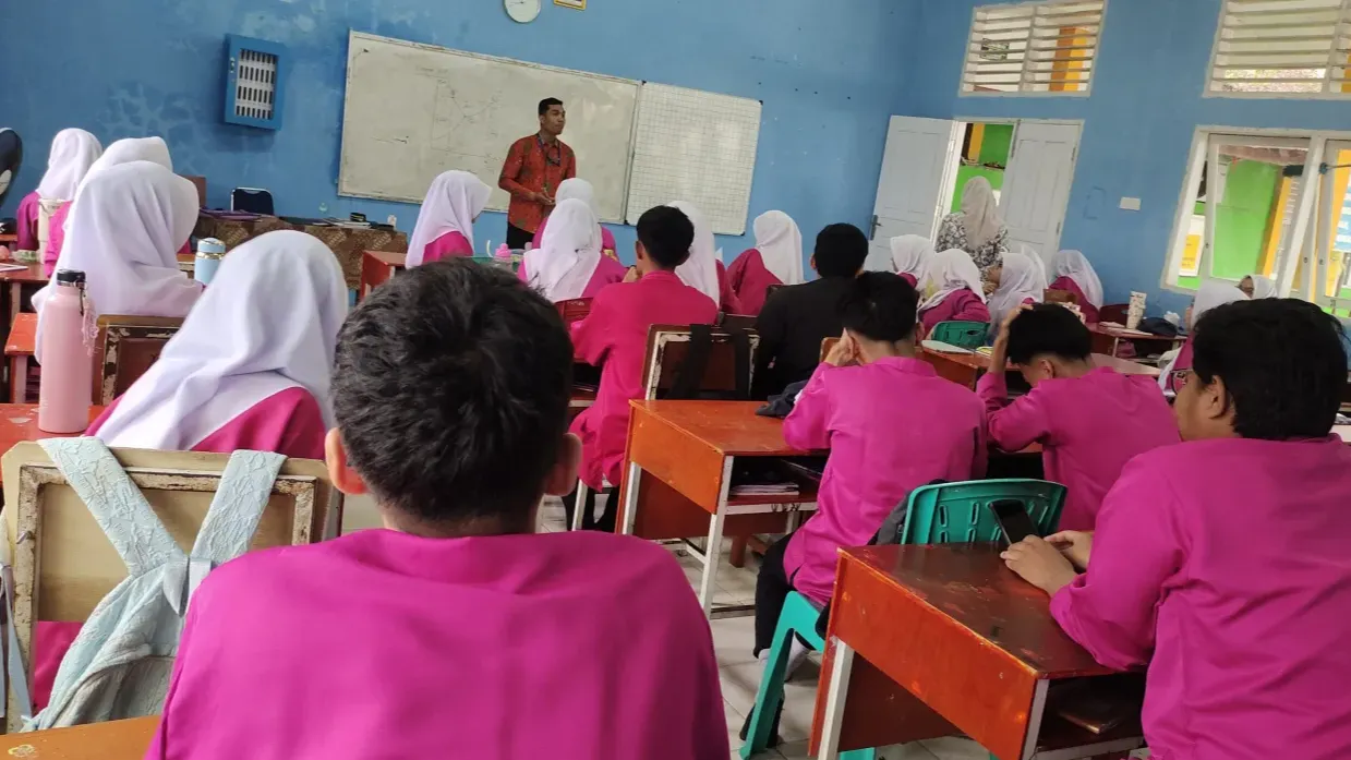 Dosen Pindo Universitas Bung Hatta Ciptakan Inovasi Pembelajaran Tatabahasa Pedagogis Berbasis Android di SMAN 14 Padang.