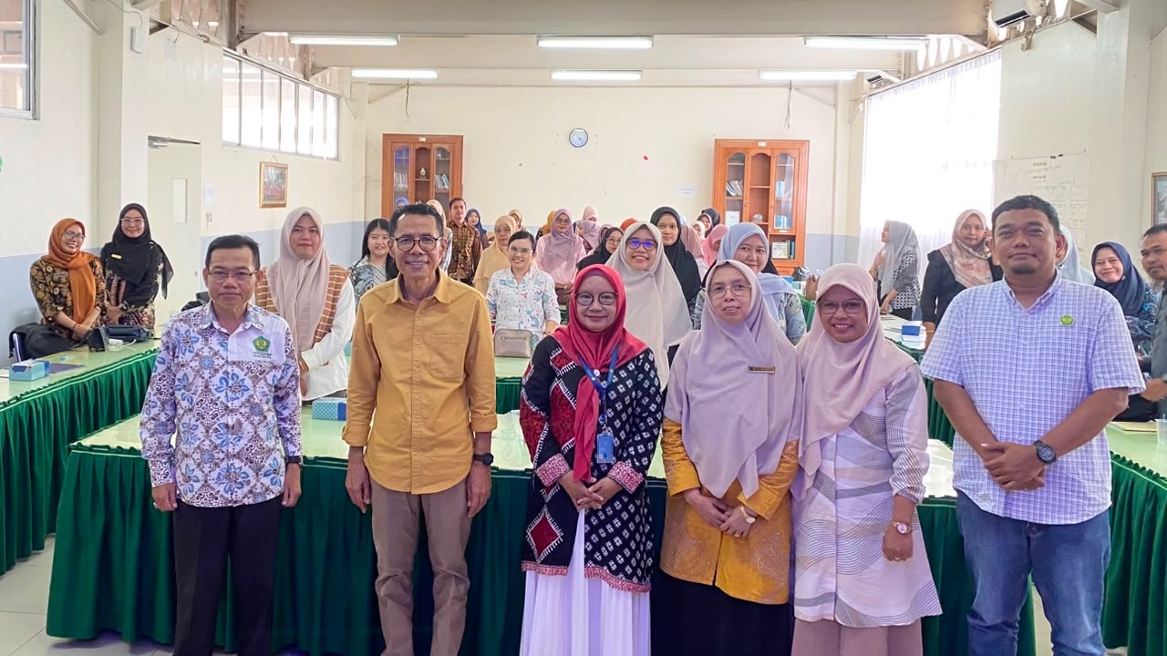 Sastra Inggris Universitas Bung Hatta Adakan Pendampingan Tingkatkan Kapasitas Guru BK 