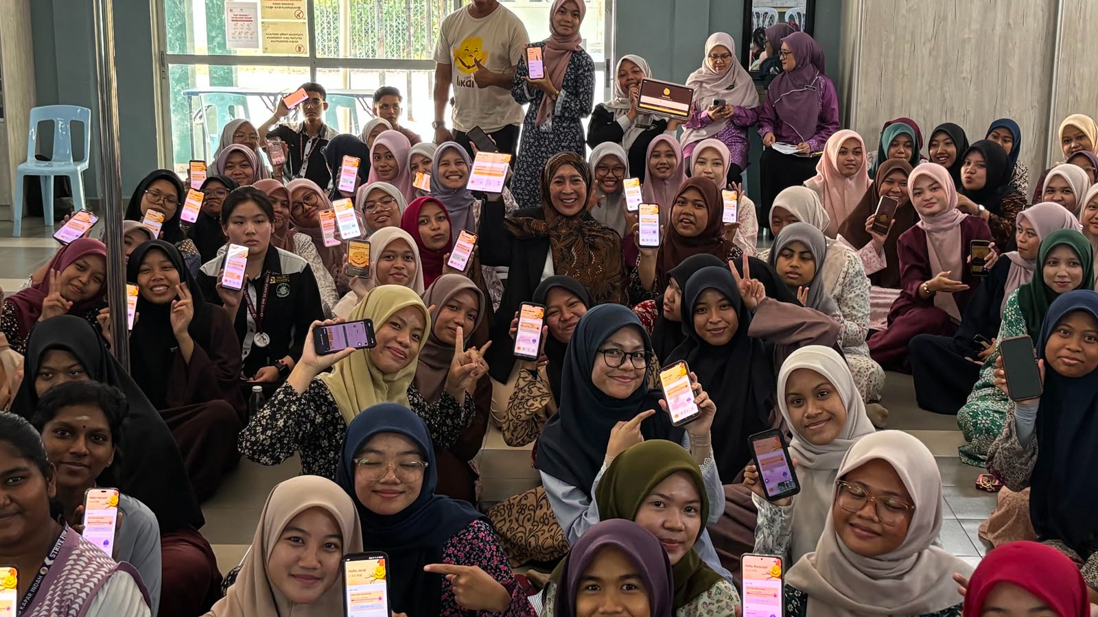 Dosen Universitas Bung Hatta Laksanakan Pengabdian  Implementasi Aplikasi LIKARI di SMK Sungai Kapar Indah Malaysia
