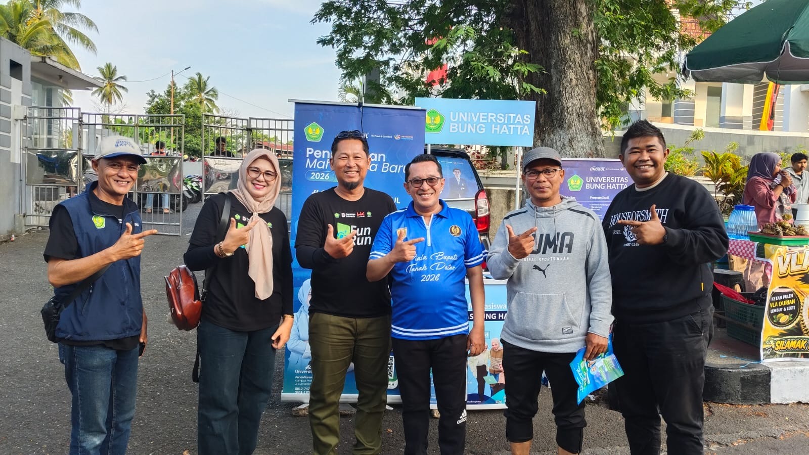 Universitas Bung Hatta Meriahkan CFD Batusangkar, Bupati Tanah Datar Apresiasi Kiprah Alumni