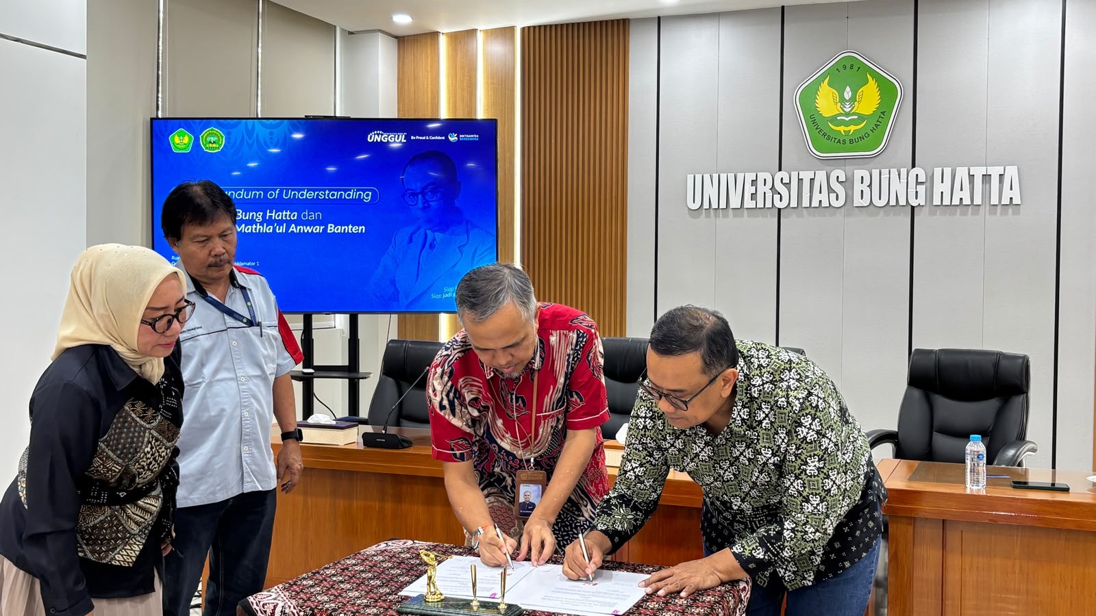 Universitas Bung Hatta dan Universitas Mathla’ul Anwar Perkuat Kerja Sama Tridharma