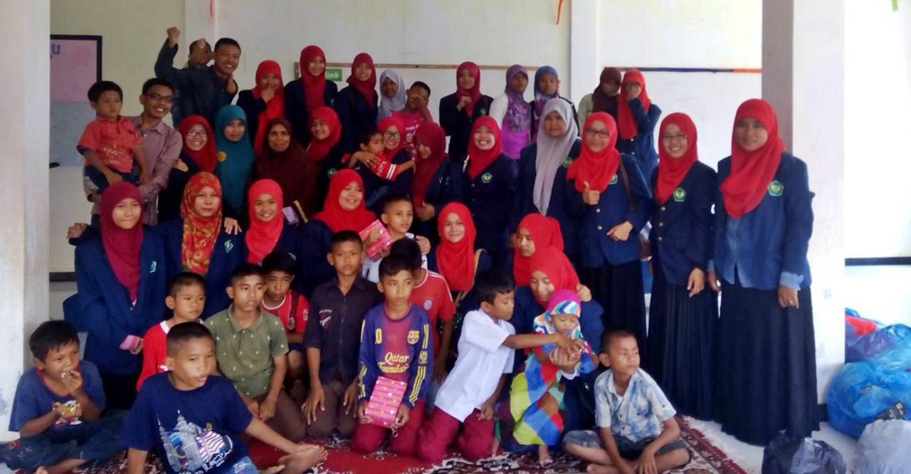 Mahasiswa Pendidikan Matematika UBH Melakukan Bakti ke Panti Asuhan