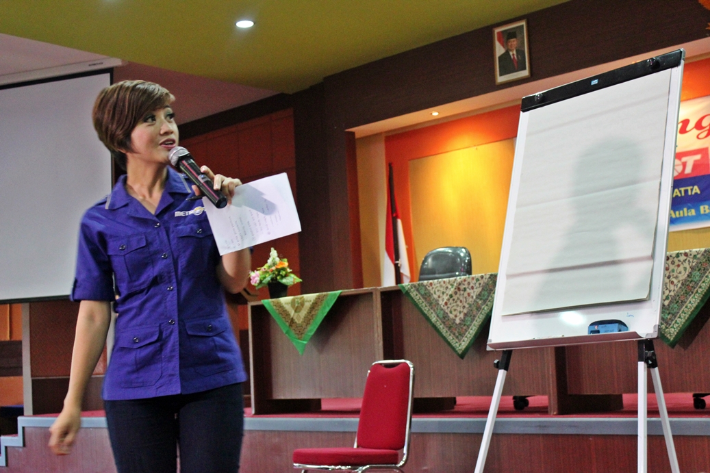 Prita Laura, News Presenter Metro TV Berikan Coaching Citizen Journalism di UBH