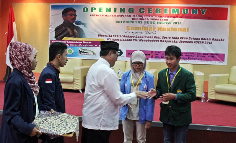 Manjemen Organisasi dalam Latihan Kepemimpinan Tingkat Menengah