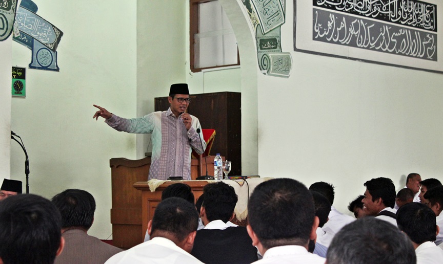 Sambut Ramadan 1435 H, Gubernur Sumbar Berikan Tausyiah di UBH
