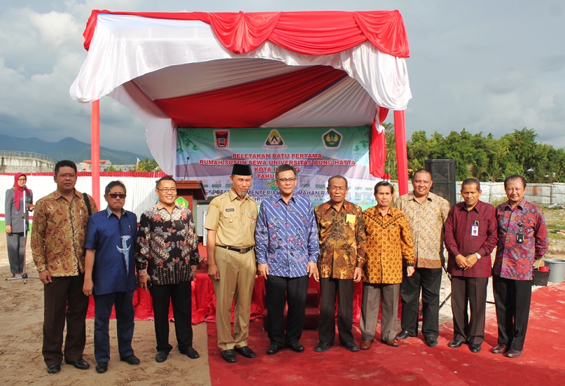 Dr. Rildo Ananda Anwar Melakukan Peletakan Batu Pertama Rusunawa UBH