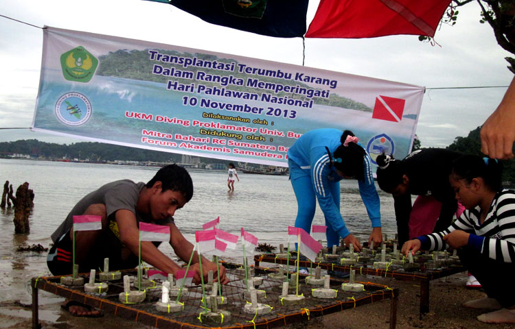 Diving Proklamator UBH:Memperingati Hari Pahlawan Dengan Aksi Transplantasi Karang