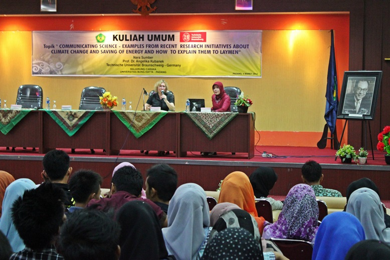 Prof. Dr Angelika Kubanek dari Jerman Berikan Kuliah Umum Komunikasi Sains