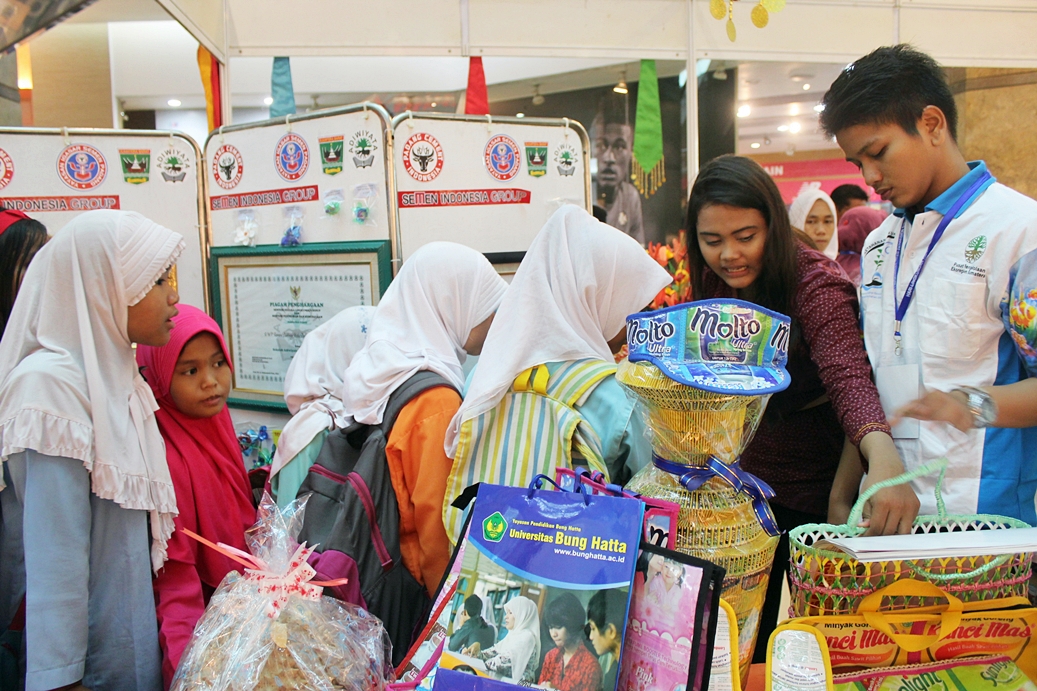 Pameran Lingkungan, UBH Berikan Edukasi Pengolahan Sampah