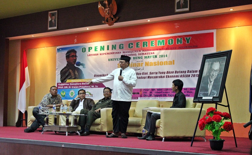 Seminar Nasional BEMM UBH: Empat Persepktif Dalam Siapkan Komunitas ASEAN 2015