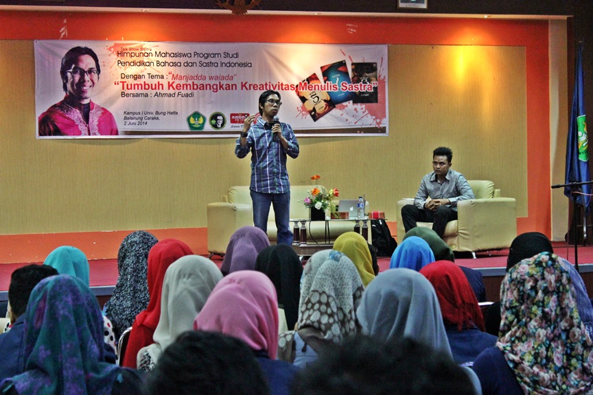 Talk Show Sastra Ahmad Fuadi: Menembus Batas Lewat Tulisan