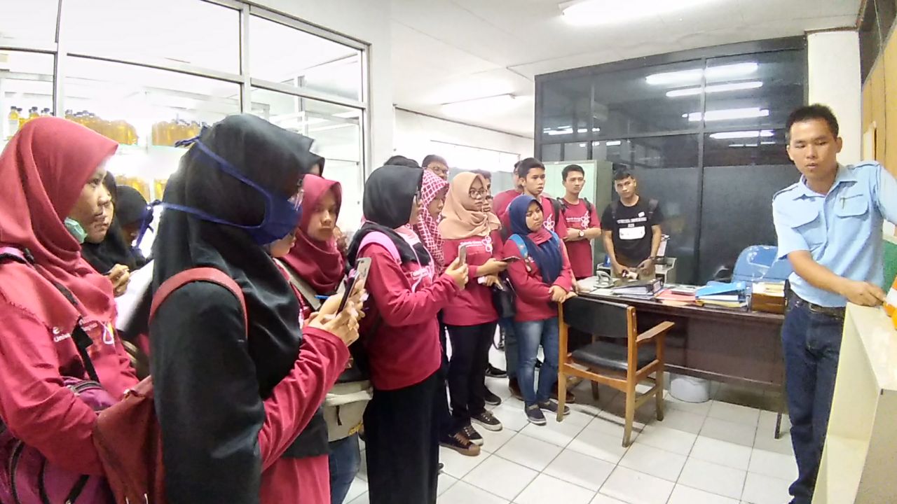Mahasiswa Tekinik Kimia Universitas Bung Hatta Belajar ke Pabrik Minyak Goreng