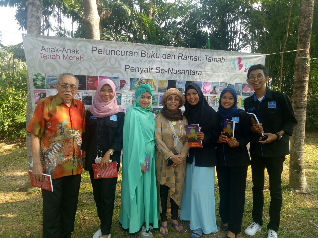 Mahasiswa Universitas BUng Hatta Ikuti Ramah Tamah Penyair Serumpun V di Singapura