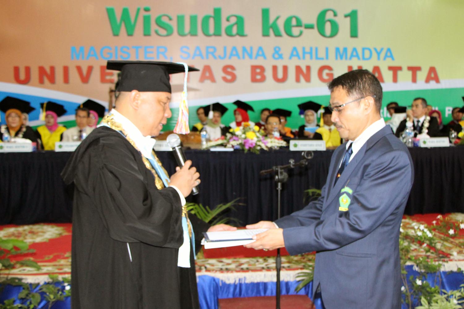 Wisuda ke-61, Rektor UBH Lantik 859 Wisudawan