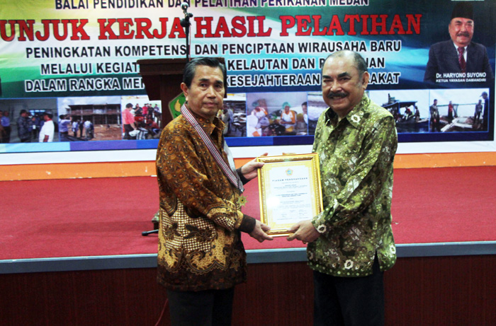 Ketua YPBH, Fachri Ahmad Terima Penghargaan Wredatama Nugraha Utama