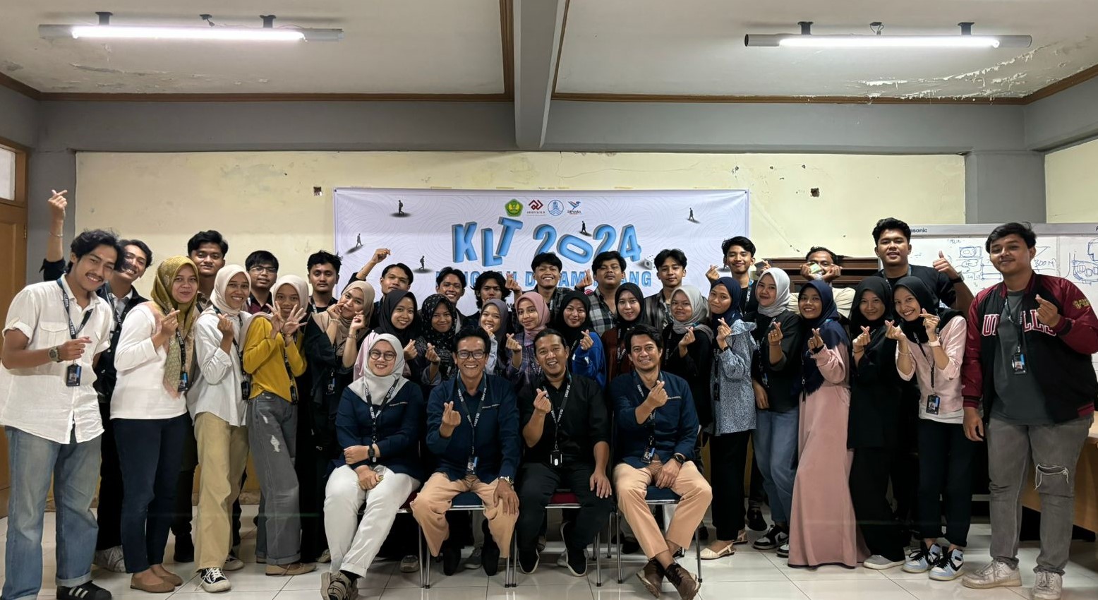 32 Mahasiswa Teknik Arsitektur Universitas Bung Hatta Kuliah Lapangan Tematik ke Singapura-Malayasia