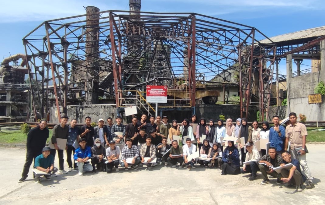 Mahasiswa Arsitektur UBH Angkatan 2023, Kuliah Lapangan Amati Desain Bangunan Pabrik Semen Padang Indarung I