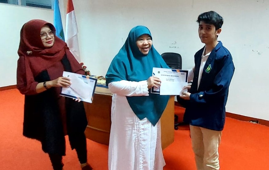 Fakultas Ekonomi dan Bisnis, Serahkan Bantuan Biaya Pendidikan