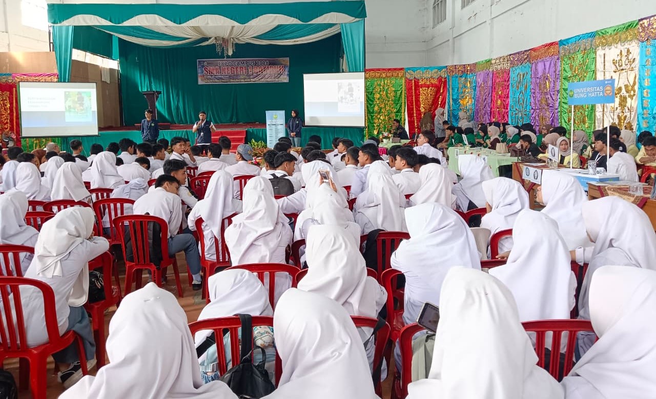 Mahasiswa Universitas Bung Hatta Ramaikan SMAN 1 Batipuh Expo Kampus :  Memilih Perguruan Tinggi Sesuaikan Dengan Minat dan Bakat