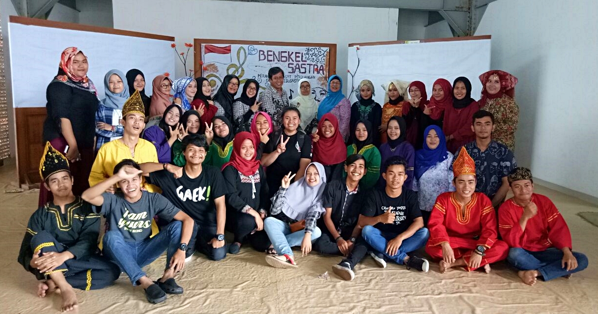 Mahasiswa Sastra Indonesia Universitas Bung Hatta Berkreasi Melalui Bengkel Sastra