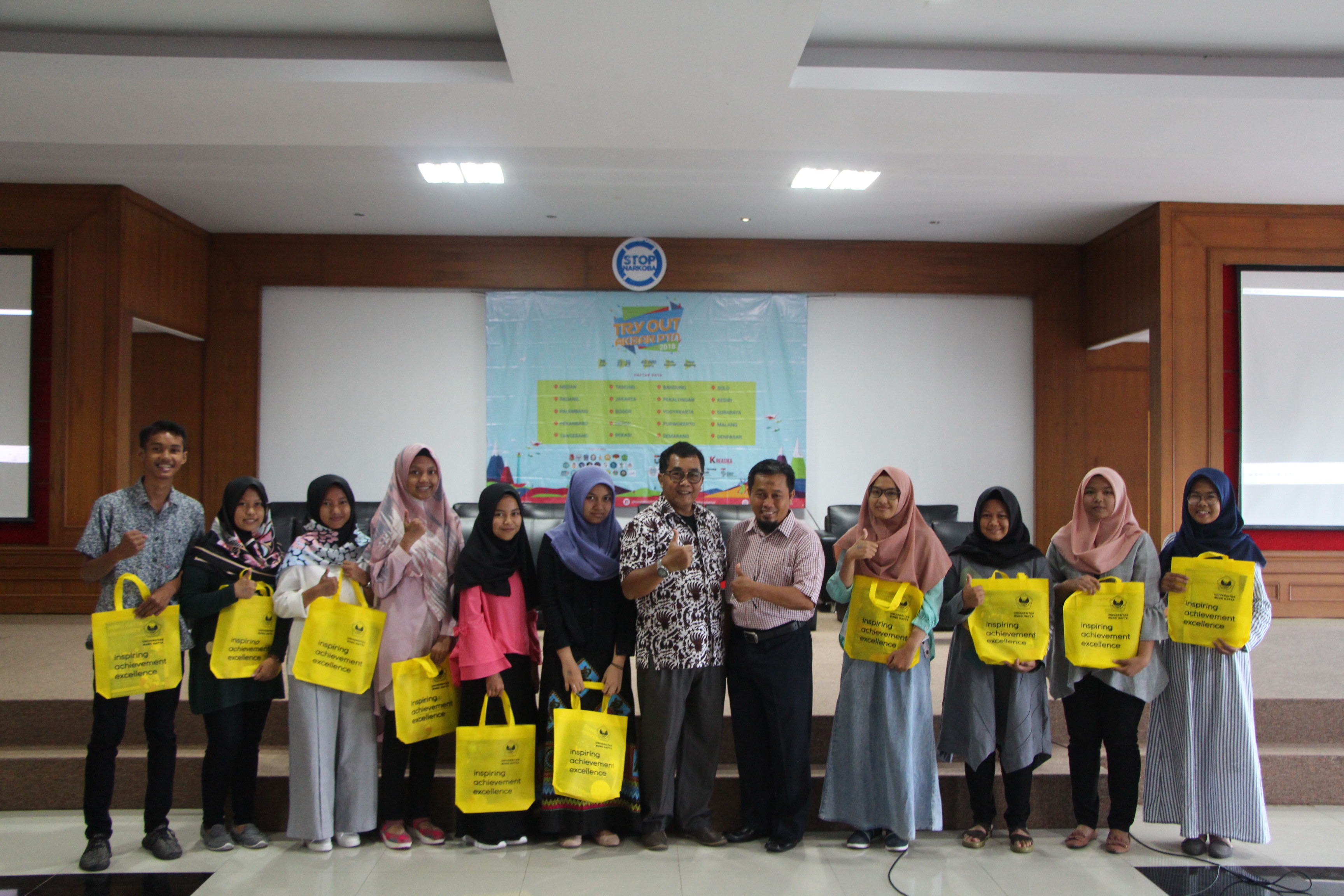 Siswa Berbagai Sekolah Ikuti Try Out Akbar PTN 2018 di Universitas Bung Hatta