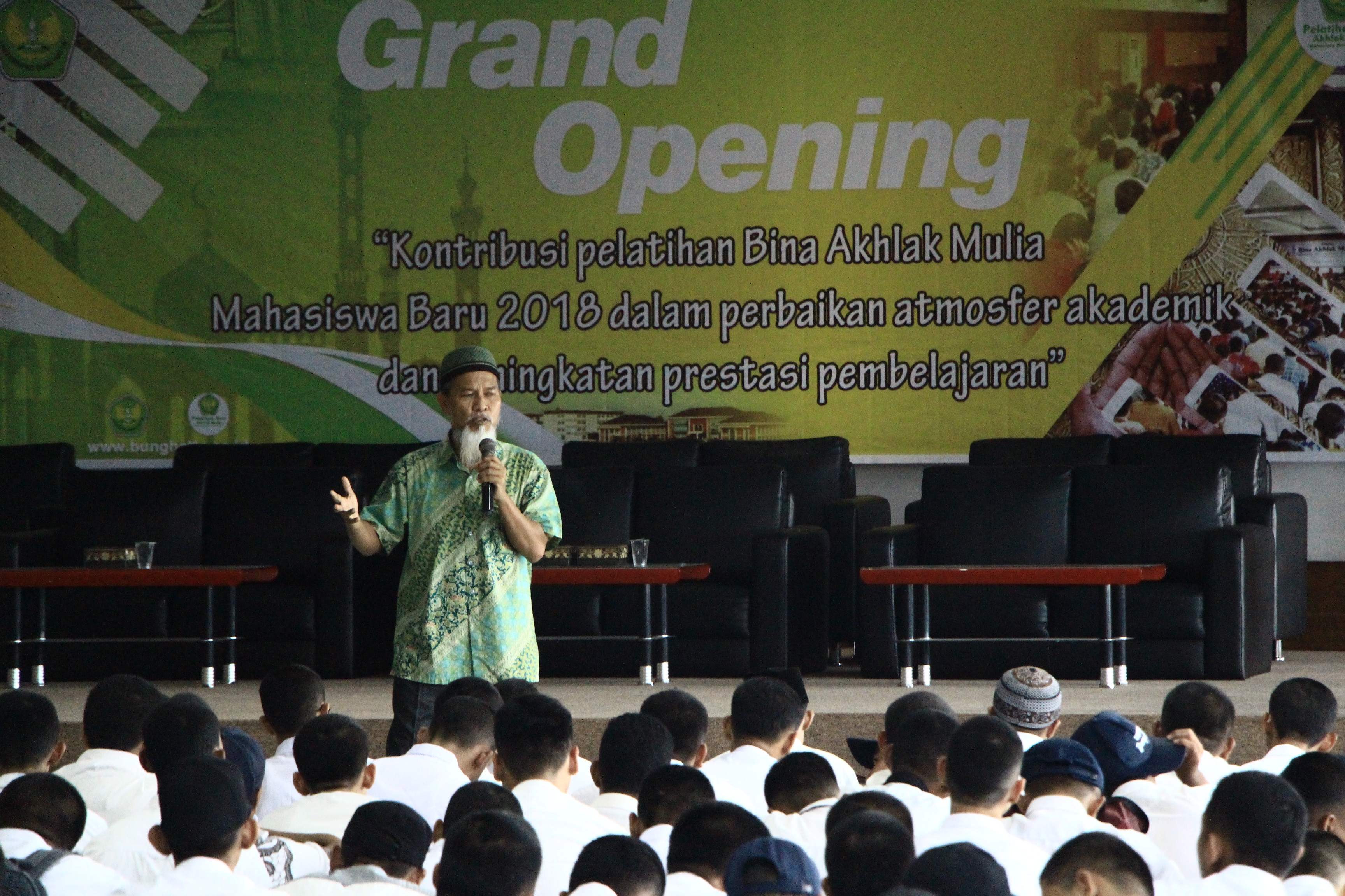 Grand Opening Pelatihan Bina Akhlak Mulia bagi Mahasiswa Baru UBH TA 2018/2019