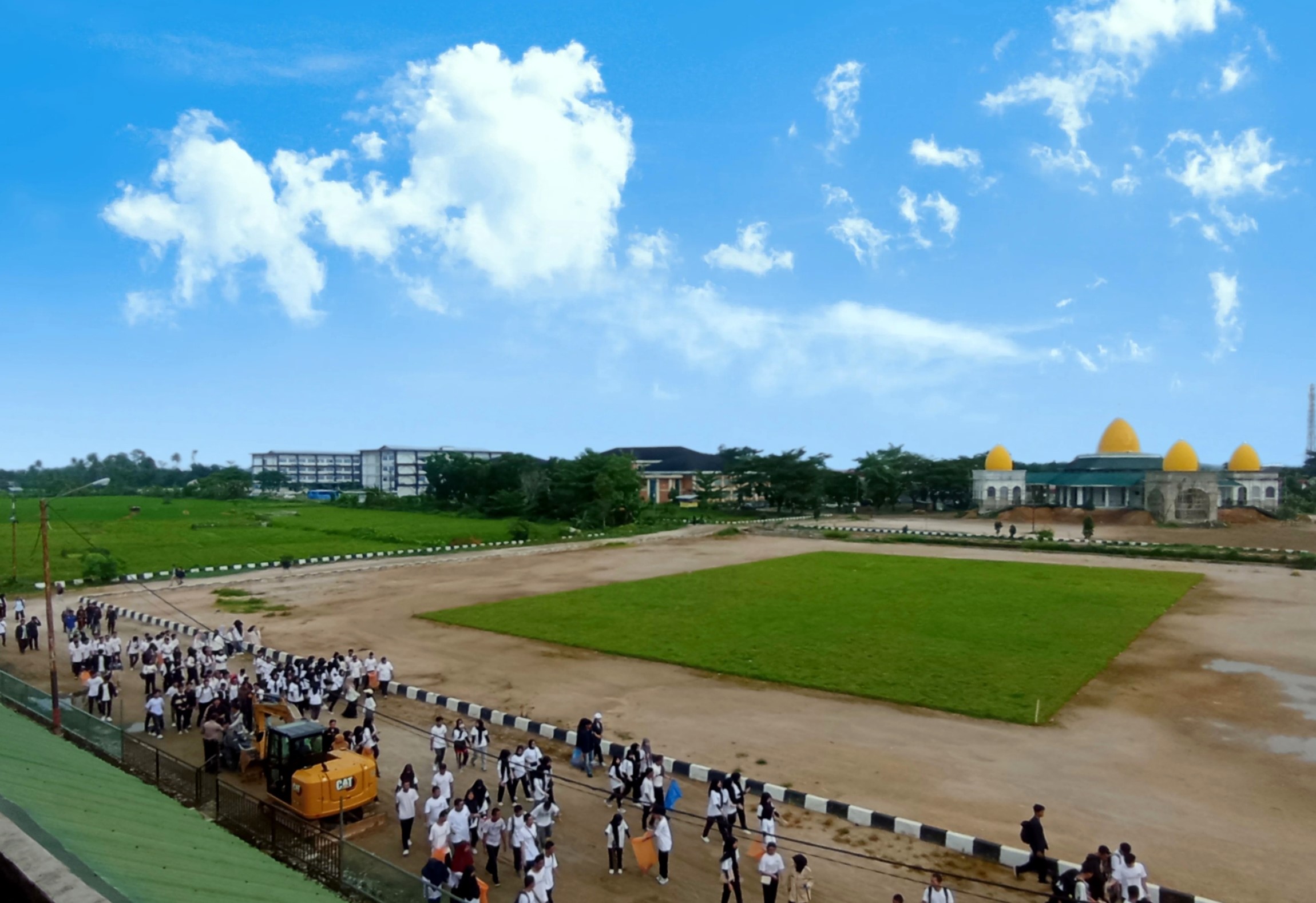 Siap-siap Untuk Berolahraga di Lapangan Sepak Bola Mini Kampus II Universitas Bung Hatta