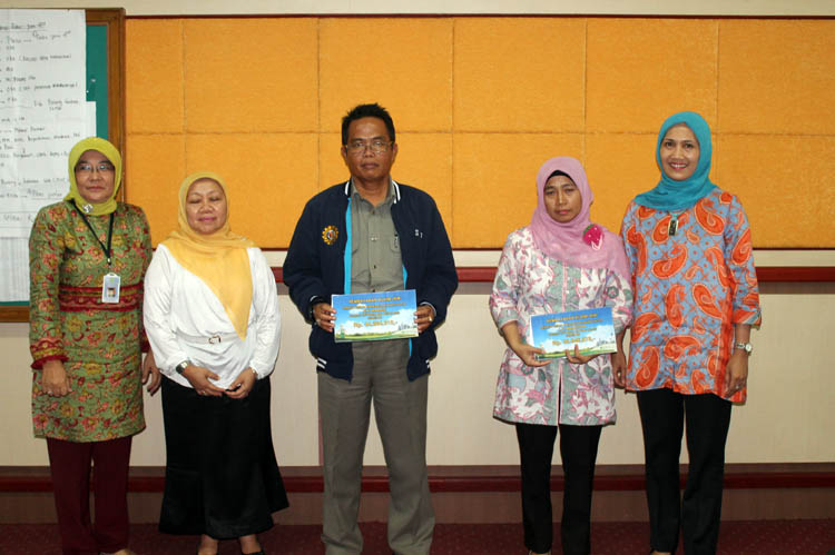 2 Ahli Waris Karyawan UBH Terima Santunan BPJS Ketenagakerjaan.