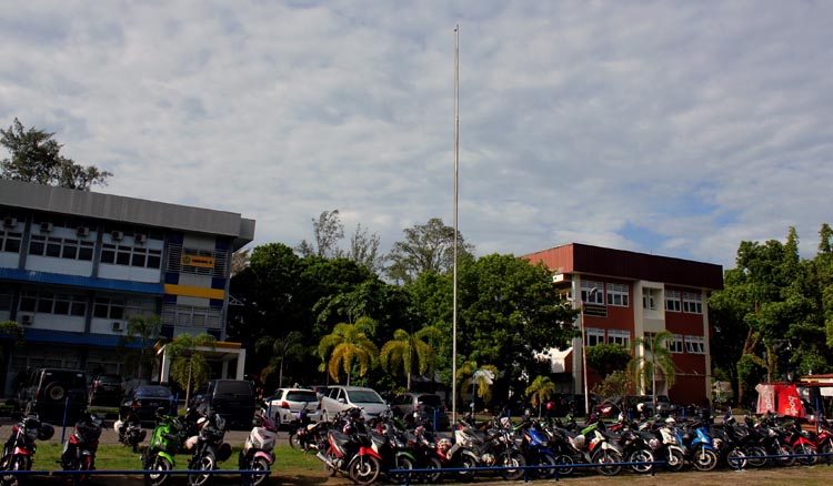 Pelataran Parkir Kampus I