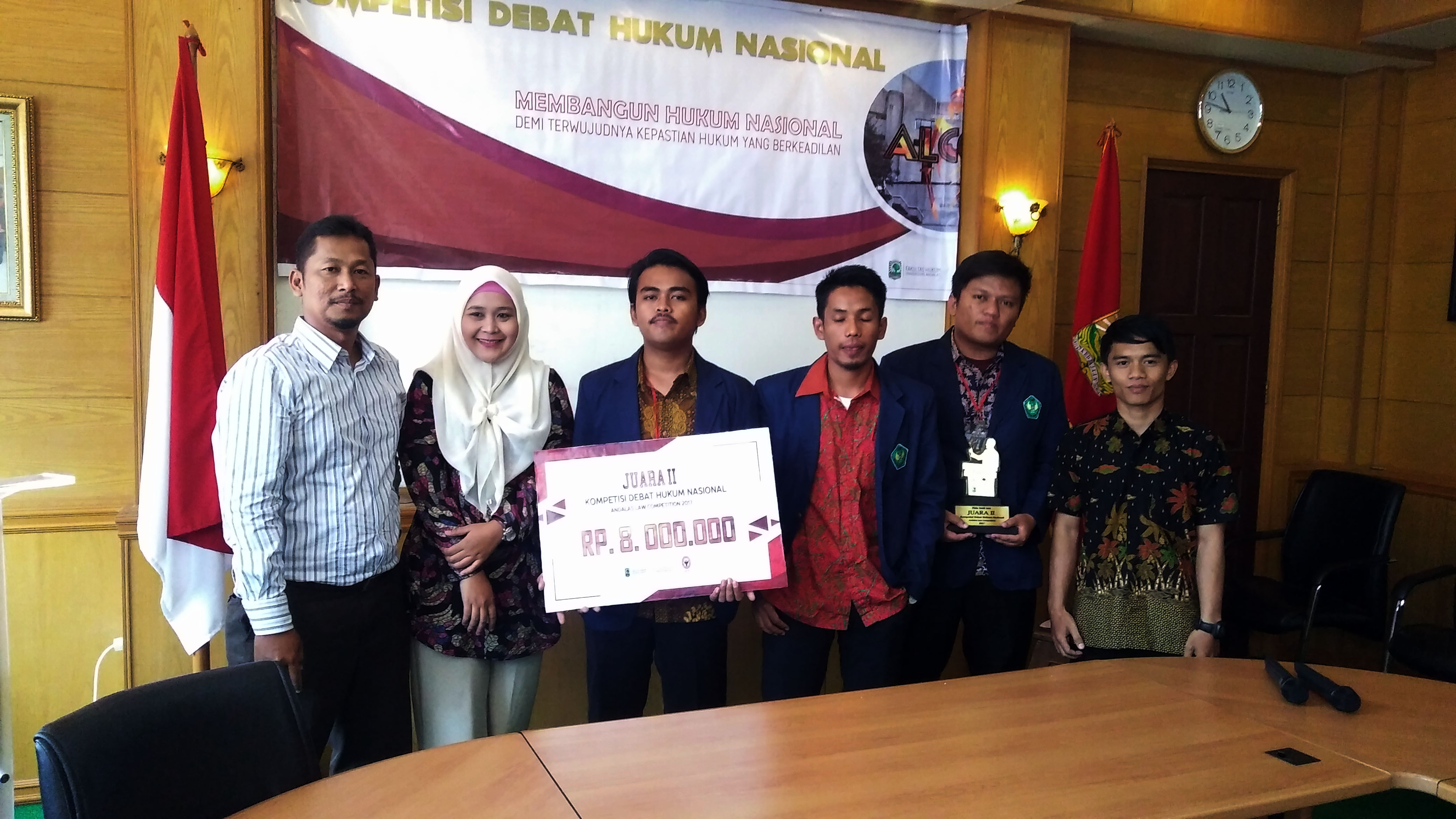 Tim Debat Fakultas Hukum, Raih Juara II Lomba Debat Debat Hukum Tingkat Nasional