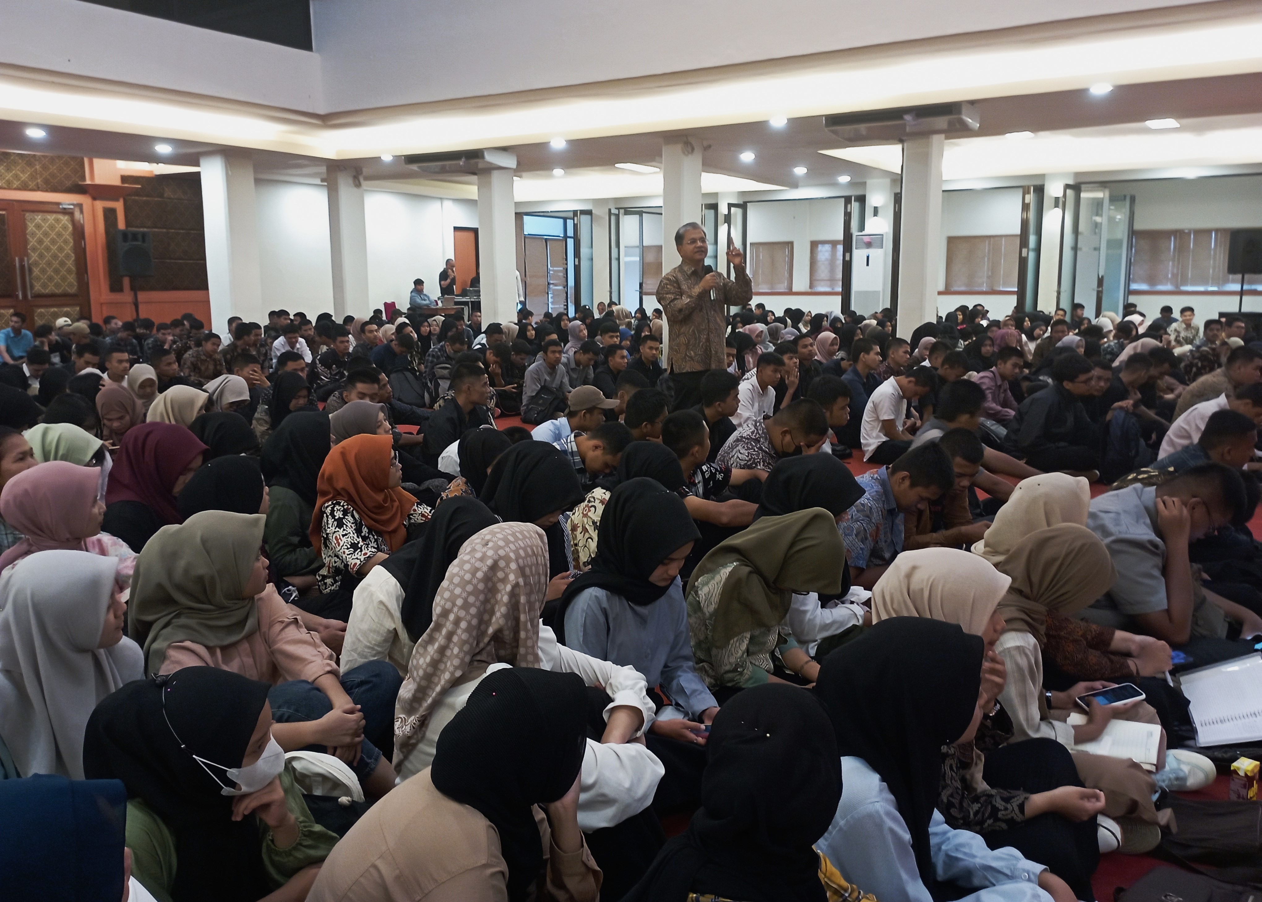 Penulis Best Seller Dedi Mahardi, Bakar Semangat Mahasiswa Universitas Bung Hatta Untuk Menulis