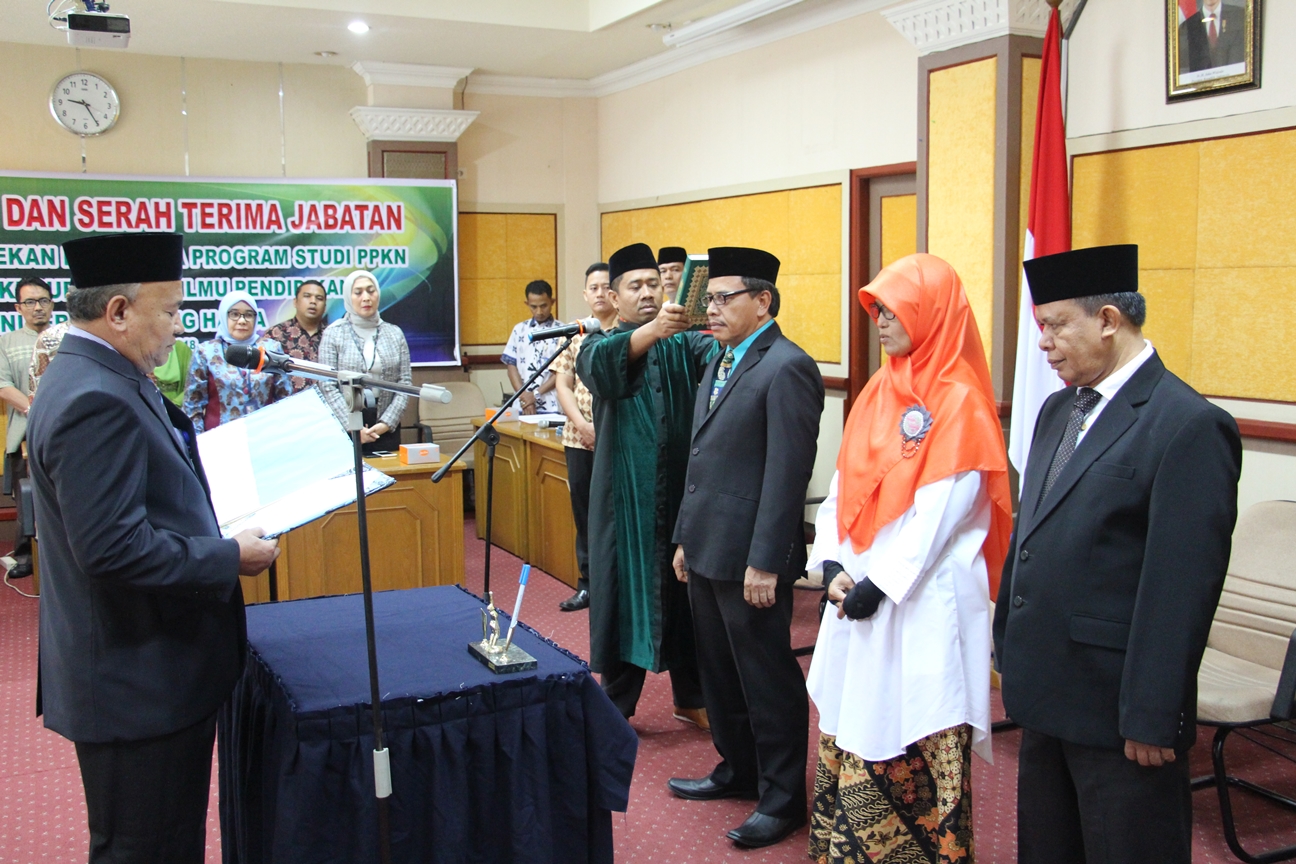 Rektor Universitas Bung Hatta Lantik Dekan dan Wakil Dekan FKIP serta Kaprodi PPKN