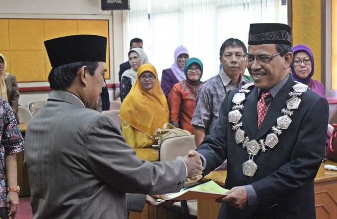 Rektor UBH Lantik Drs. Khairul Harha, M.Sc Sebagai Dekan FKIP