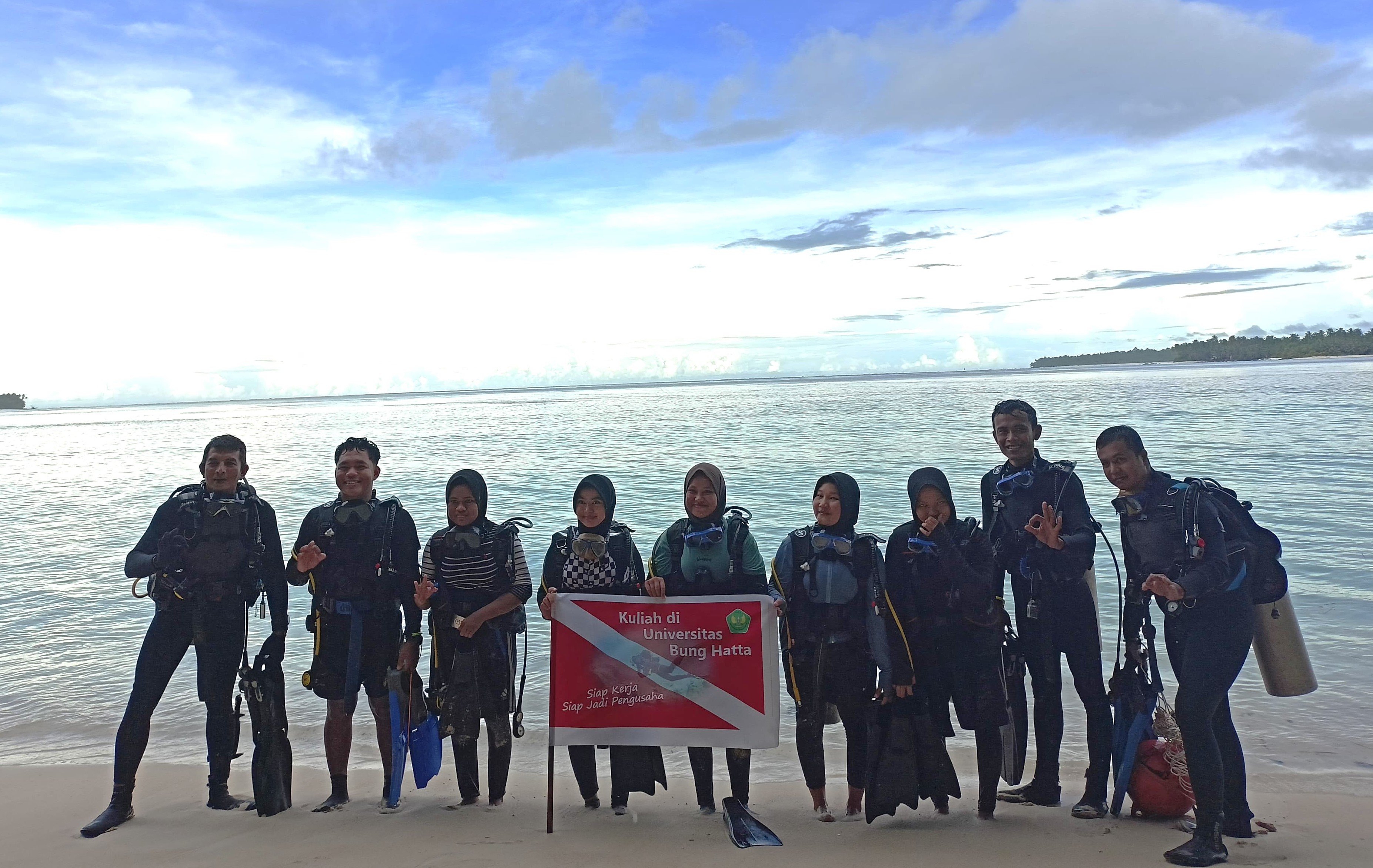 Berbekal Sertifikat Internasional, Diving Proklamator Universitas Bung Hatta Siap Jelajahi Bawah Laut