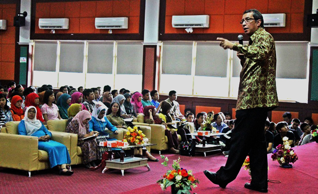 Kuliah Umum Dirjen Amerika-Eropa Kenalkan Organisasi Regional