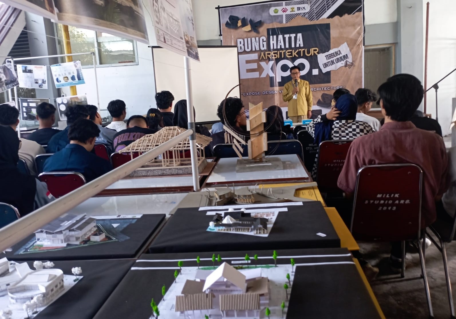 Hima Arsitektur Fakultas Teknik Sipil dan Perencanaan Universitas Bung Hatta Pamerkan Puluhan Poster dan Karya Arsitektural