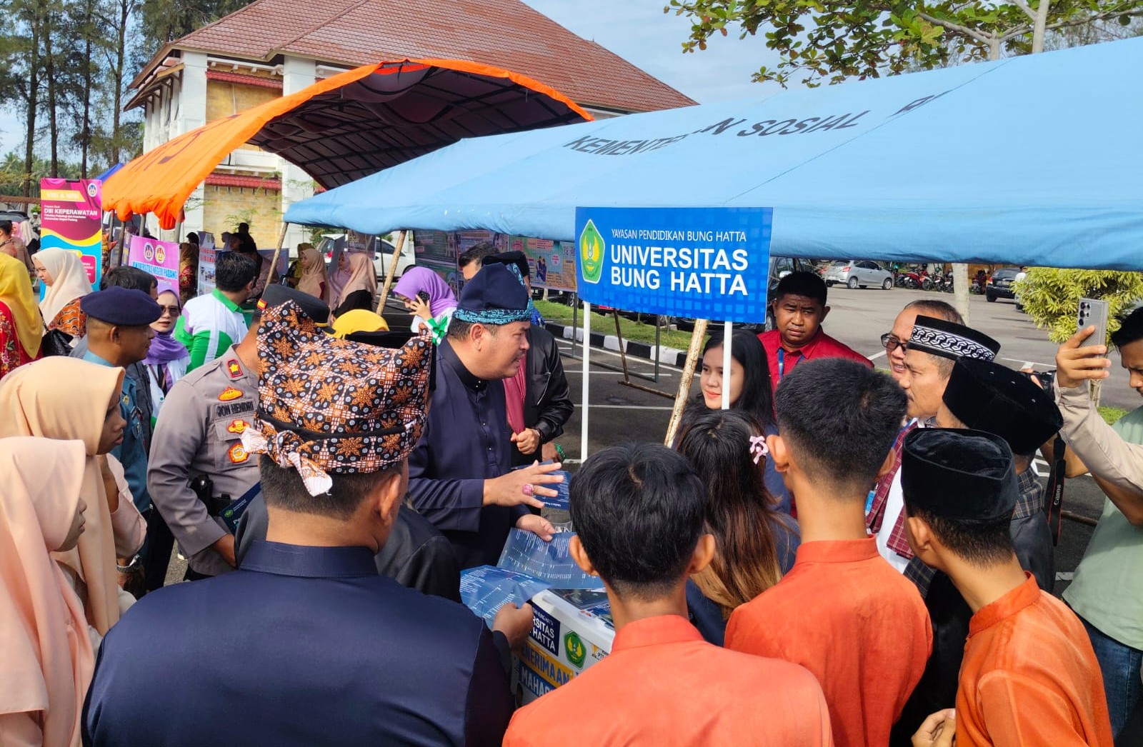 Universitas Bung Hatta Meriahkan Education Expo Hardiknas 2025 Pemko Pariaman Saat Lounching Program Saga Saja Plus