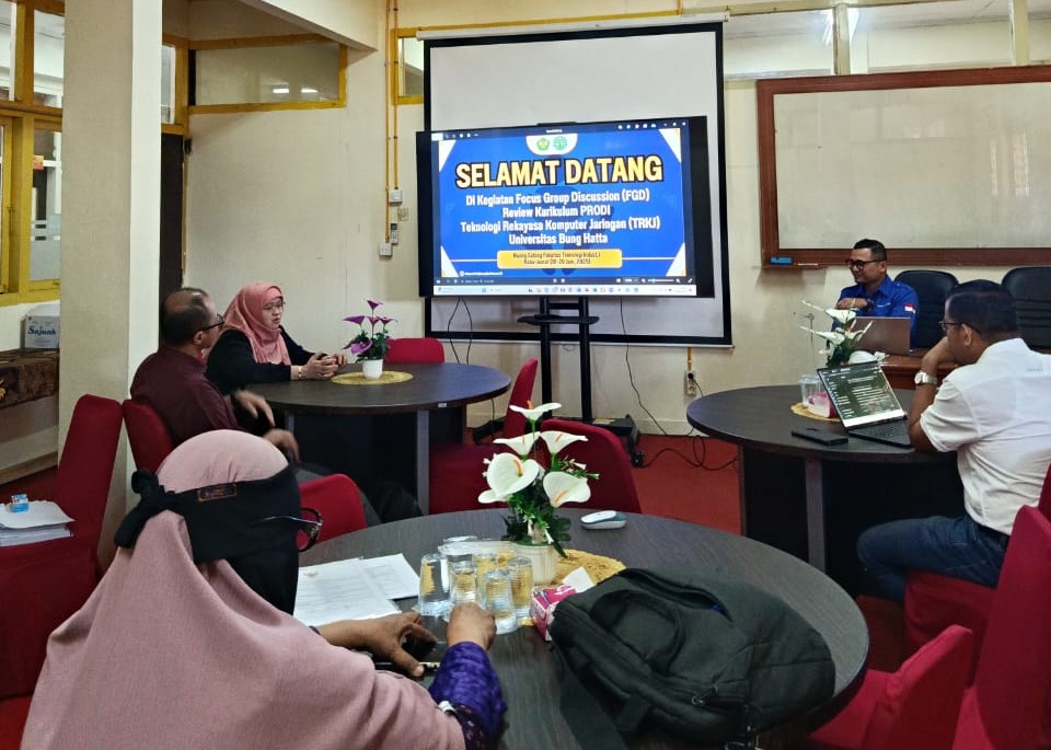 Revisi Kurikulum Kekinian, Prodi Teknologi Rekayasa Komputer Jaringan-FTI Gandeng Pakar dan Praktisi Industri