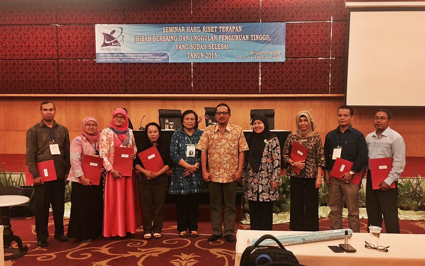 4 Dosen Universitas Bung Hatta Jadi Penyaji dan Poster Terbaik Hasil Riset Terapan