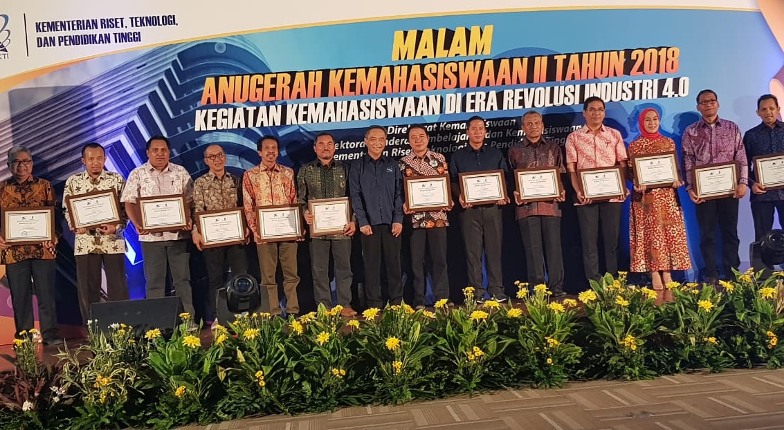 Dr. Diana Kartika, Wakil Rektor III Mendapatkan Penghargaan di KemenristekDikti