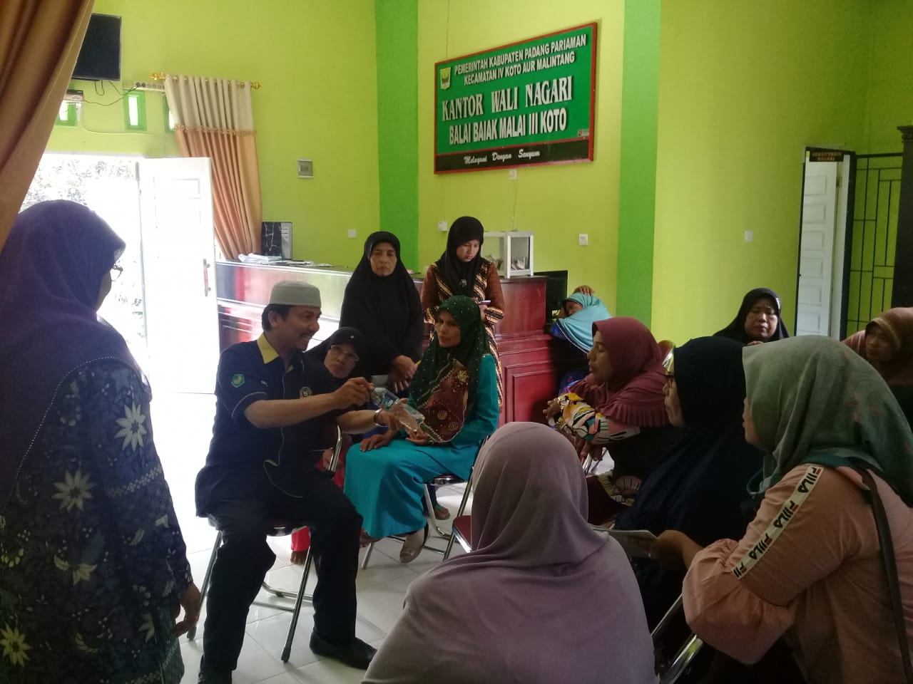 Pusyantek Bung Hatta Latih Warga Nagari Balai Baiak Malai III Membuat VCO