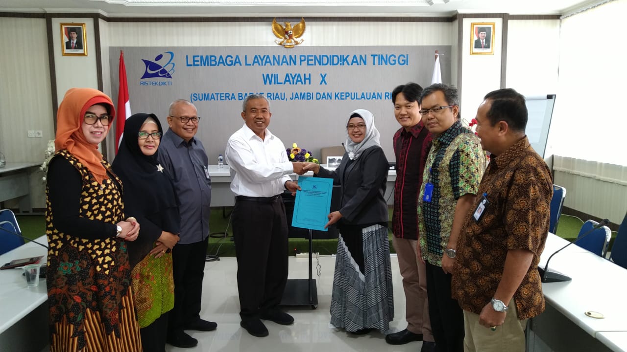 Penyerahan SK Guru Besar Prof. Dr. Eng. Reni Desmiarti, S.T., M.T., di LLDIKTI Wilayah X