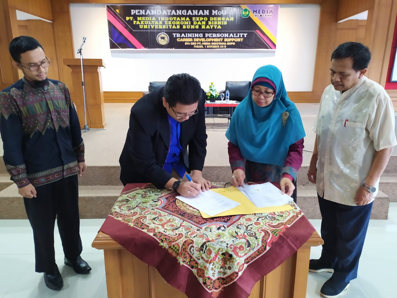 PT Media Indotama Expo dengan Fakultas Ekonomi dan Bisnis UBH Tanda Tangani Perjanjian Kerja Sama